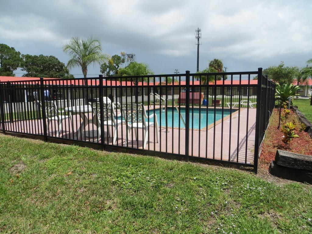 Travelers Inn Okeechobee Eksteriør billede